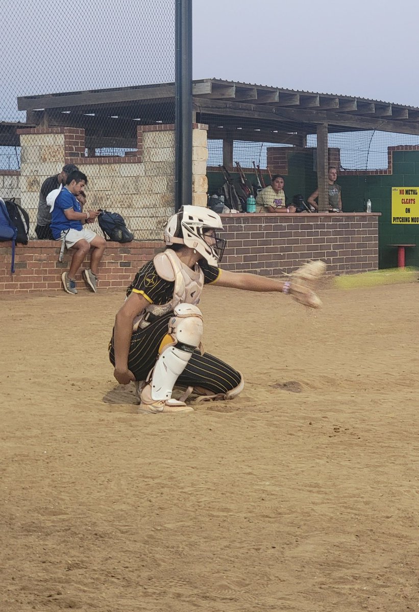 CeliaMarquez25's tweet image. Texas Elite Championship Tournament Day 1...✅️ Great first day with amazing Coaches and players! Our schedule tomorrow: F7 at 12:15pm, F9 at 4:25pm and F10 at 7:15pm! @SBRRetweets @LineDsoftball @ALLNJSoftball @CoastRecruitsSB @CAASoftballAdv @LL7NV @PrepSoftball #FastPitch