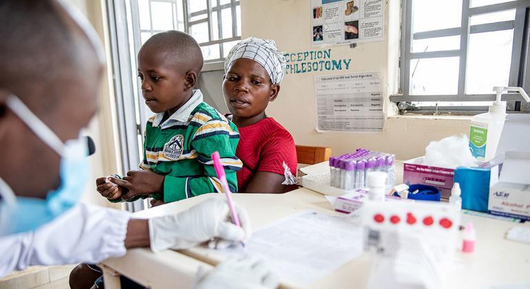 Des millions de personnes risquent de mourir du sida après la baisse des financements américains limportant.fr/infos-sante/5/… #Santé