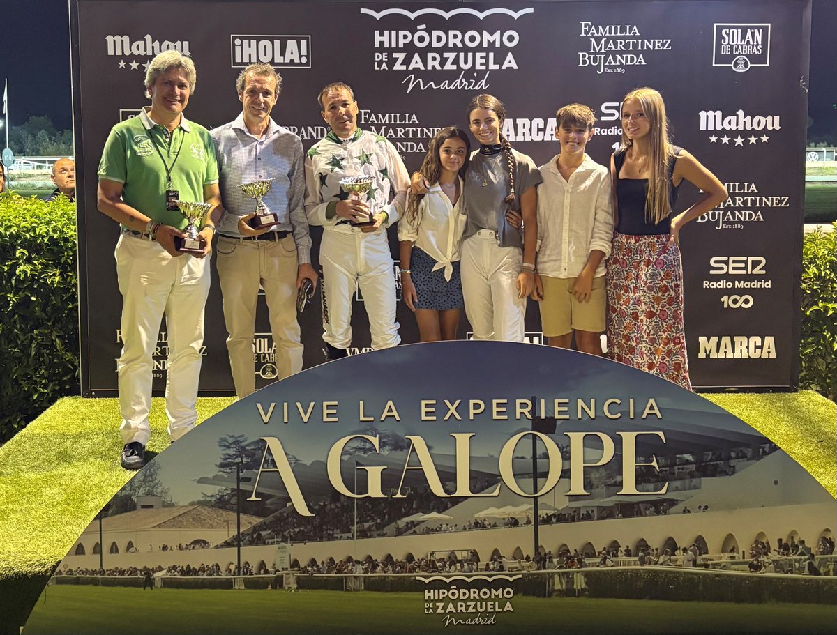 VILLALBA fue el ganador del Premio JORGE RODRÍGUEZ del jueves 10 de julio.🥇  
Enhorabuena a la Yeguada Rocío, al preparador <a href="/ArizkorretaR/">Arizkorreta Racing</a> y al jockey <a href="/JanacekVaclav/">Vaclav Janacek</a>.🏇👏

Entregó el trofeo Dña. Daniela, D. Jaime y Dña. Martina Rodríguez, hijos de Jorge Rodríguez, y Dña. Paula,