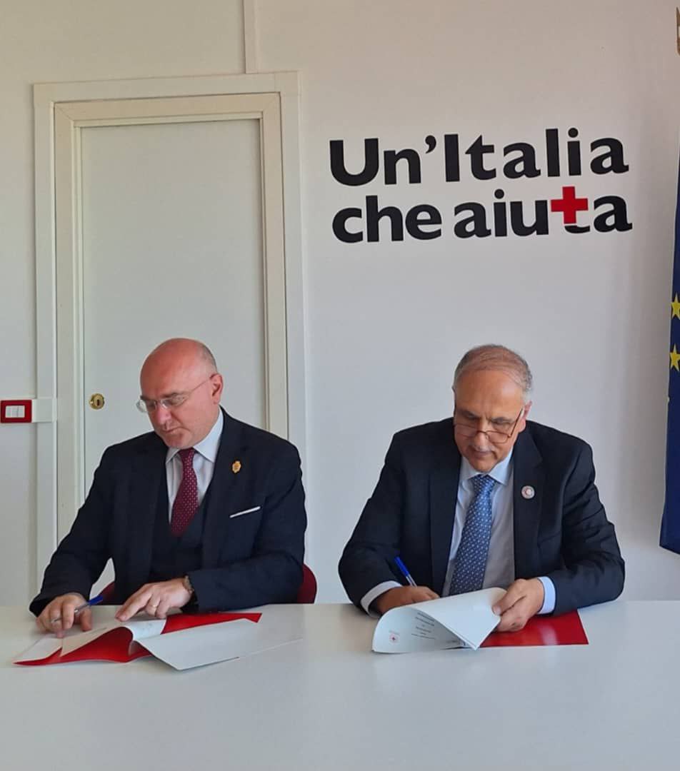 SYRedCrescent's tweet image. On Thursday, Dr. Hazem Bekla, President of the @SYRedCrescent, and Mr. @rosariovalastro, President of the @crocerossa, signed a cooperation agreement to support several medical projects #SARC & to provide healthcare services to the most vulnerable families.