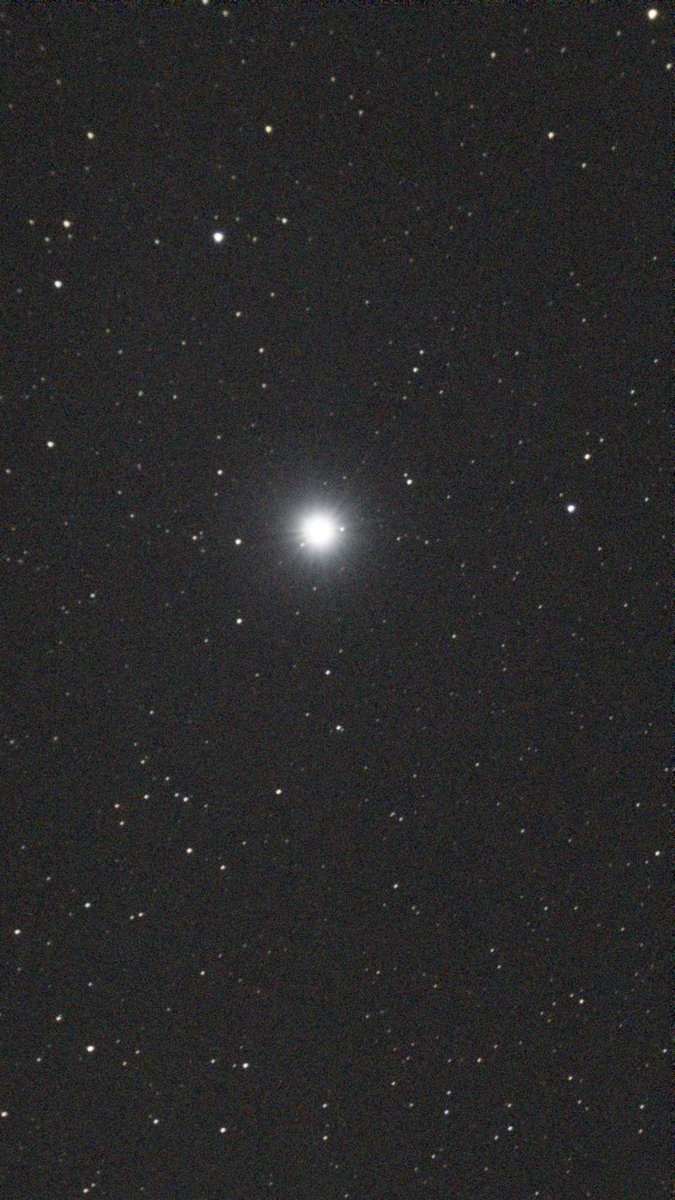 feezy_feez's tweet image. An image-enhanced photo of Vega, the brightest star in the Lyra constellation and one of the vertices of the Summer Triangle.
📷: Seestar S50