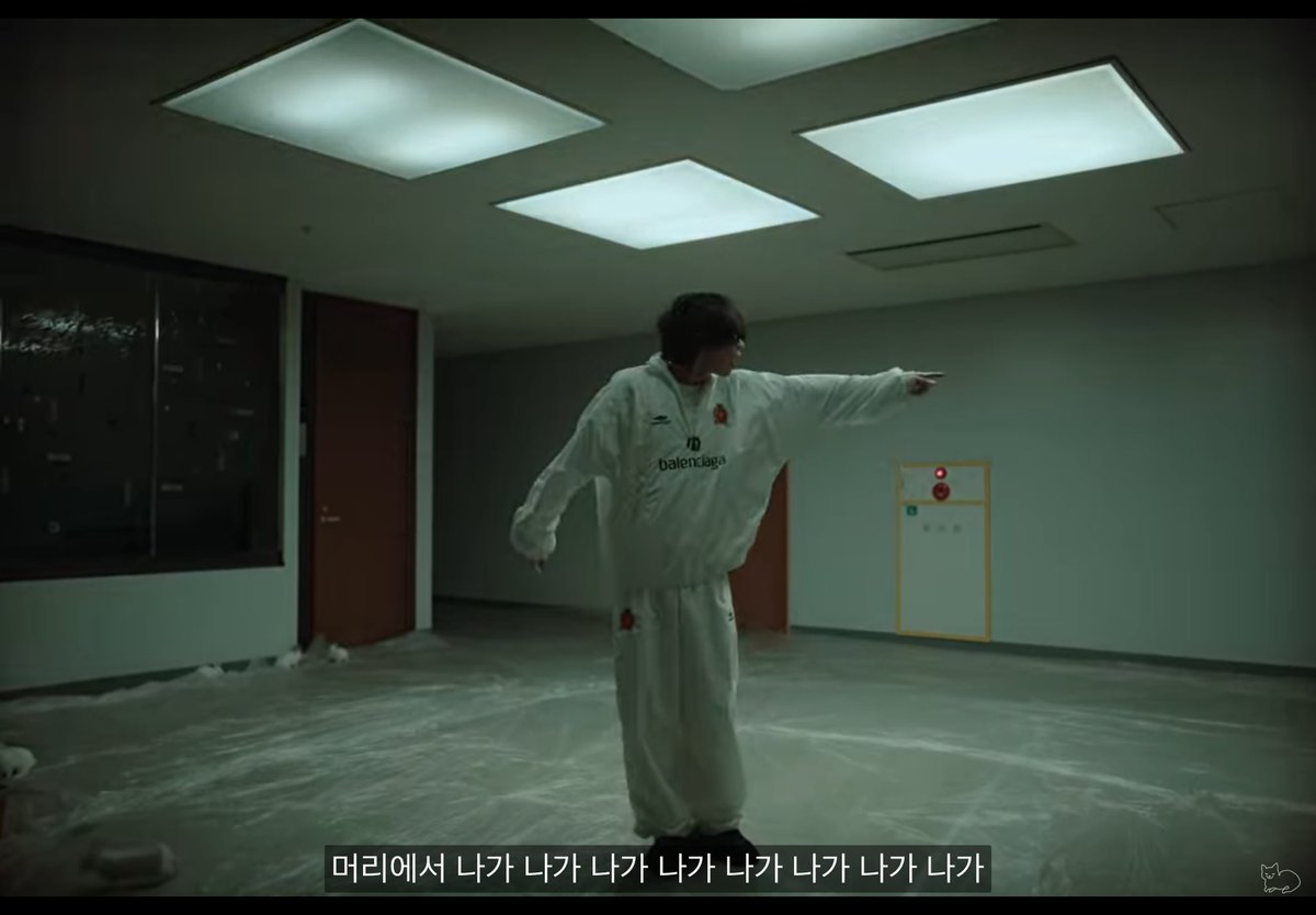 기말 끝난 고3 죽지도 않고 또 왔다.
오랜만에 한국어 자동번역 돌리고 뮤비 정주행 중인데 진짜 뻘하게 웃김