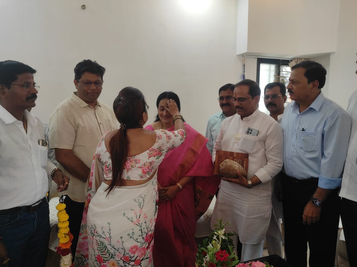 KishorShitole8's tweet image. गुरुपौर्णिमानिमित्त भाजपार्टी छत्रपती संभाजीनगर कडून मान्यवर गुरू, संत, महंत, यांच्या निवासस्थानी जाऊन पूजन करण्यात आले, शास्त्रीय संगीतातील सुप्रसिद्ध गायिका सौ. वैशालीताई देशमुख यांच्या निवासस्थानी जाऊन पूजन करण्यात आले.
#Gurupurima #program #KishoreShitole #ChhSambhajinagar