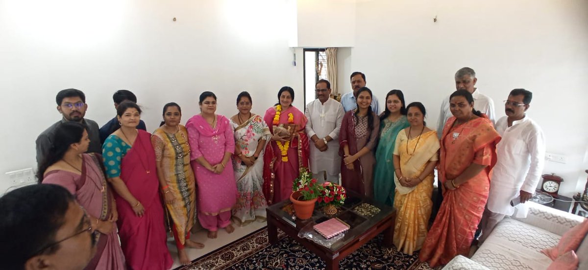 KishorShitole8's tweet image. गुरुपौर्णिमानिमित्त भाजपार्टी छत्रपती संभाजीनगर कडून मान्यवर गुरू, संत, महंत, यांच्या निवासस्थानी जाऊन पूजन करण्यात आले, शास्त्रीय संगीतातील सुप्रसिद्ध गायिका सौ. वैशालीताई देशमुख यांच्या निवासस्थानी जाऊन पूजन करण्यात आले.
#Gurupurima #program #KishoreShitole #ChhSambhajinagar