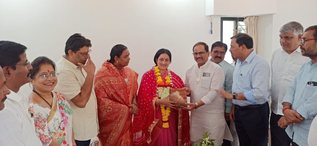 KishorShitole8's tweet image. गुरुपौर्णिमानिमित्त भाजपार्टी छत्रपती संभाजीनगर कडून मान्यवर गुरू, संत, महंत, यांच्या निवासस्थानी जाऊन पूजन करण्यात आले, शास्त्रीय संगीतातील सुप्रसिद्ध गायिका सौ. वैशालीताई देशमुख यांच्या निवासस्थानी जाऊन पूजन करण्यात आले.
#Gurupurima #program #KishoreShitole #ChhSambhajinagar