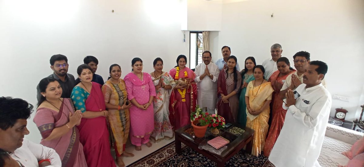 KishorShitole8's tweet image. गुरुपौर्णिमानिमित्त भाजपार्टी छत्रपती संभाजीनगर कडून मान्यवर गुरू, संत, महंत, यांच्या निवासस्थानी जाऊन पूजन करण्यात आले, शास्त्रीय संगीतातील सुप्रसिद्ध गायिका सौ. वैशालीताई देशमुख यांच्या निवासस्थानी जाऊन पूजन करण्यात आले.
#Gurupurima #program #KishoreShitole #ChhSambhajinagar