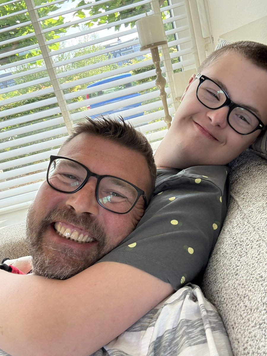 Goedemorgen
Stijn heeft heerlijk genoten van het zwemmen gisteren. Altijd fijn zo’n buitenbad dat verwarmd is 😊
Vanmiddag zoekt Stijn zijn vrienden in het logeerhuis weer op! Hij heeft er zin in.
Kunnen wij weer even opladen. 
Fijne vrijdag en een mooi weekend allemaal