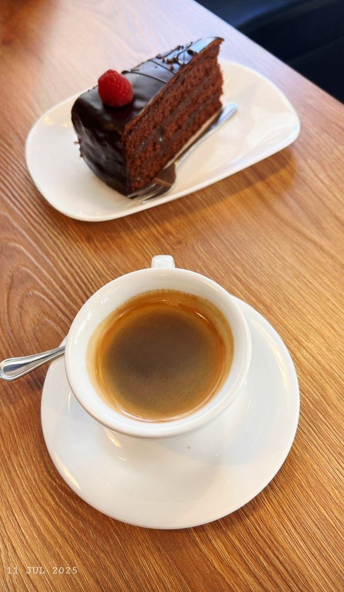 codice_nature's tweet image. Buongiorno 🌞🌈☕ e sereno venerdì pargoli 😘. Sentirsi pieni di energie positive è come bere tanta acqua: rinfresca la mente, disseta l’anima e purifica il corpo. Ogni pensiero bello, ogni sorriso sincero, sono gocce che alimentano la tua forza interiore 💪. Buona colazione 😍