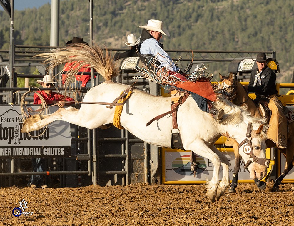 TwisTEDRodeo's tweet image. It may have been six days late, but there were plenty of fireworks on the finale of the 2025 @RooftopRodeo, led by #NFR veteran Lisa Lockhart's winning barrel racing run. twistedrodeo.com/2025/07/11/fir… 📸 @AvidVisualImage