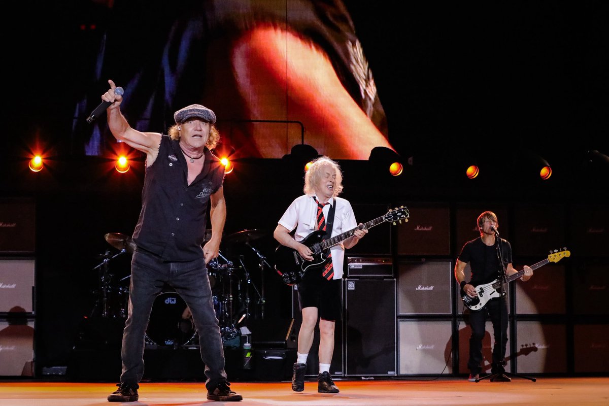 Are you ready Madrid! #PowerUpTour 📷 <a href="/ChristieGoodwin/">Christie Goodwin</a>