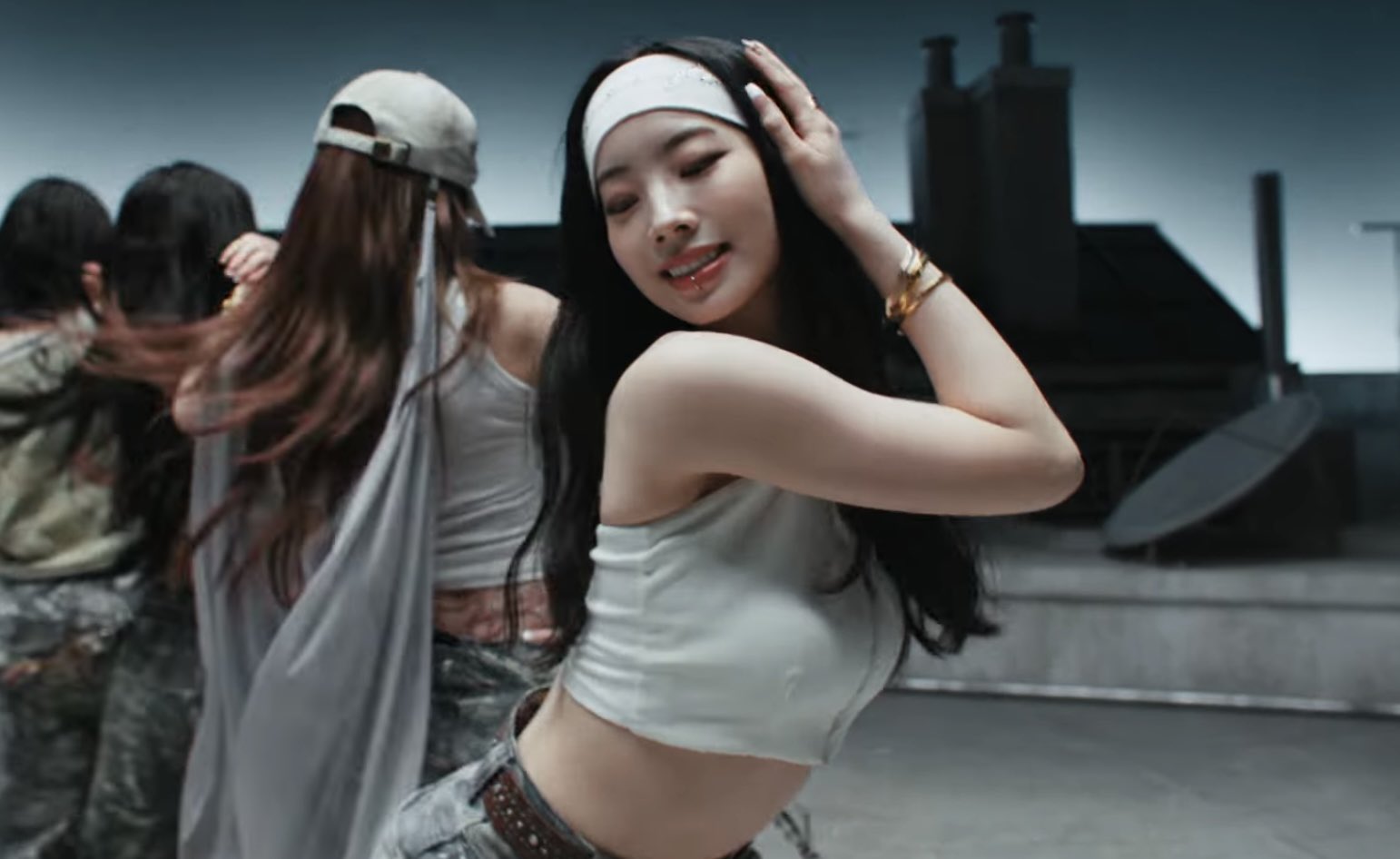 mkさん専用(ダヒョン+モモ) TWICE の #ダヒョン が出演する #MICHAELKORS とのスペシャルWEB