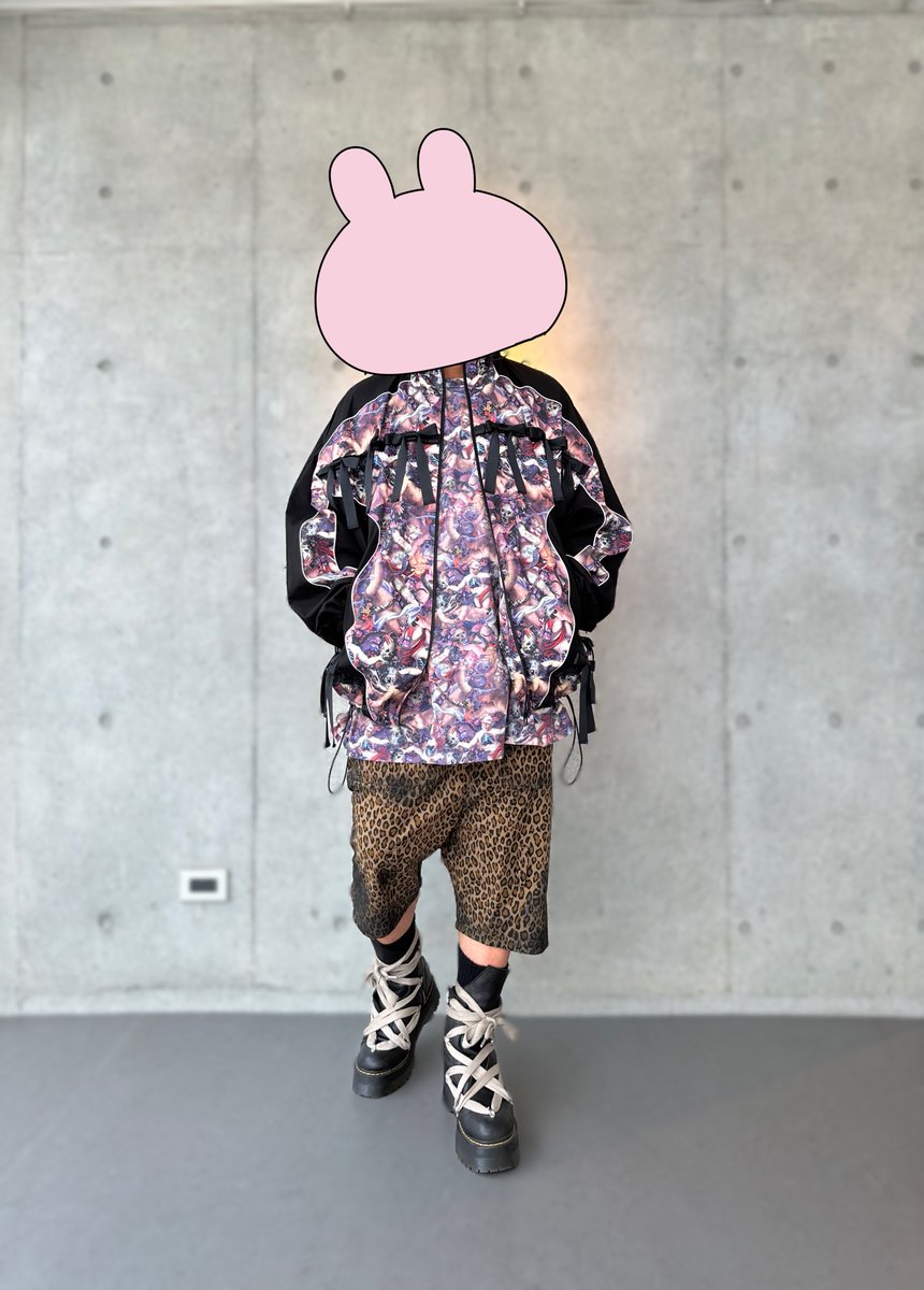 いつもありがとうございますkidill、思い出の堕天使柄が強くなって帰ってきて涙を禁じ得ない、もちろんこのブルゾンはオーダー不可避、足元のゴチャゴチャした機械買うより億倍強い気持ち、強い愛でいれるのでこれからも服のオタクやっていきます