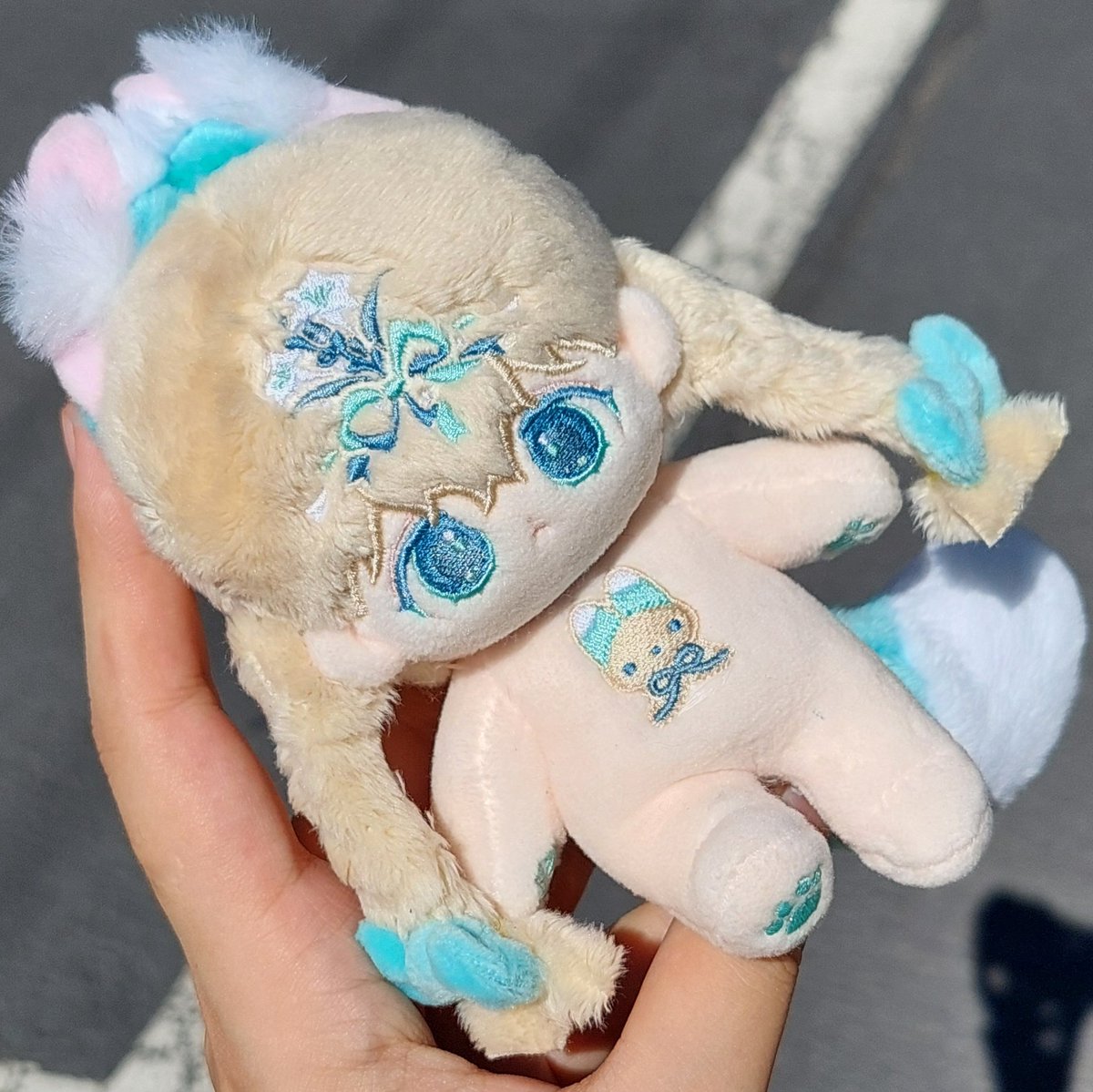 #무속성_포샨 🩵

강한 자연광 아래의 무보정 사진입니다.

도안 <a href="/doothedoll/">mole.</a> 
공장 <a href="/Deungja_g/">(7월 행사)유자차인형공장🍊</a>