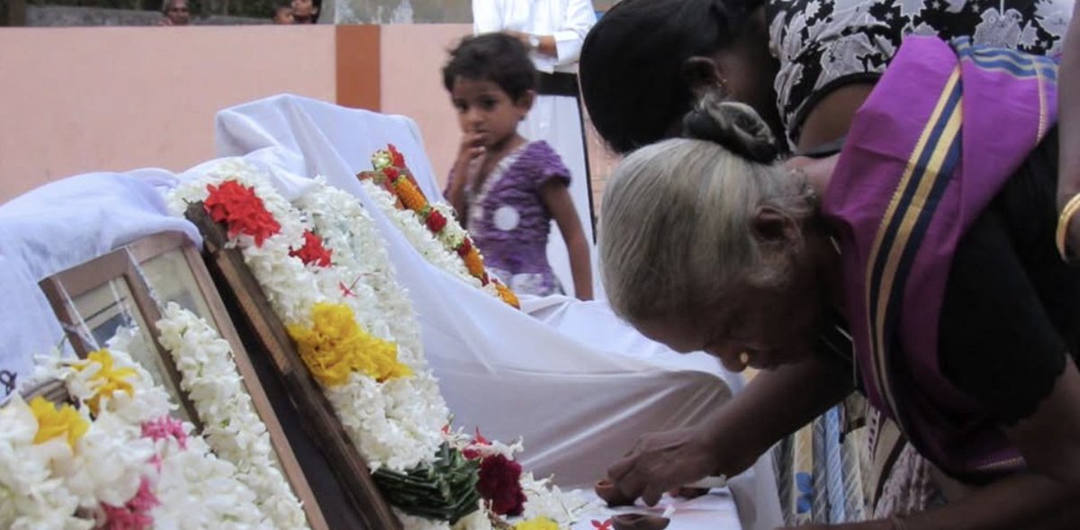 යාපනයේ නවාලි හි ශාන්ත පීතර සහ පාවුලු කතෝලික දේවස්ථානයට ගුවන් බෝම්බ හෙළා, මිනිසුන් සිය ගණනක් ඝාතනය කර වසර 30යි! 

යුක්තිය නැතිව වසර 30ක්!!

[1995 ජුලි 09 - 2022 ජූලි 09]

vikalpa.org/article/38038 <a href="/rukitweets/">Ruki Fernando</a>  #Navali #srilanka #Jaffna