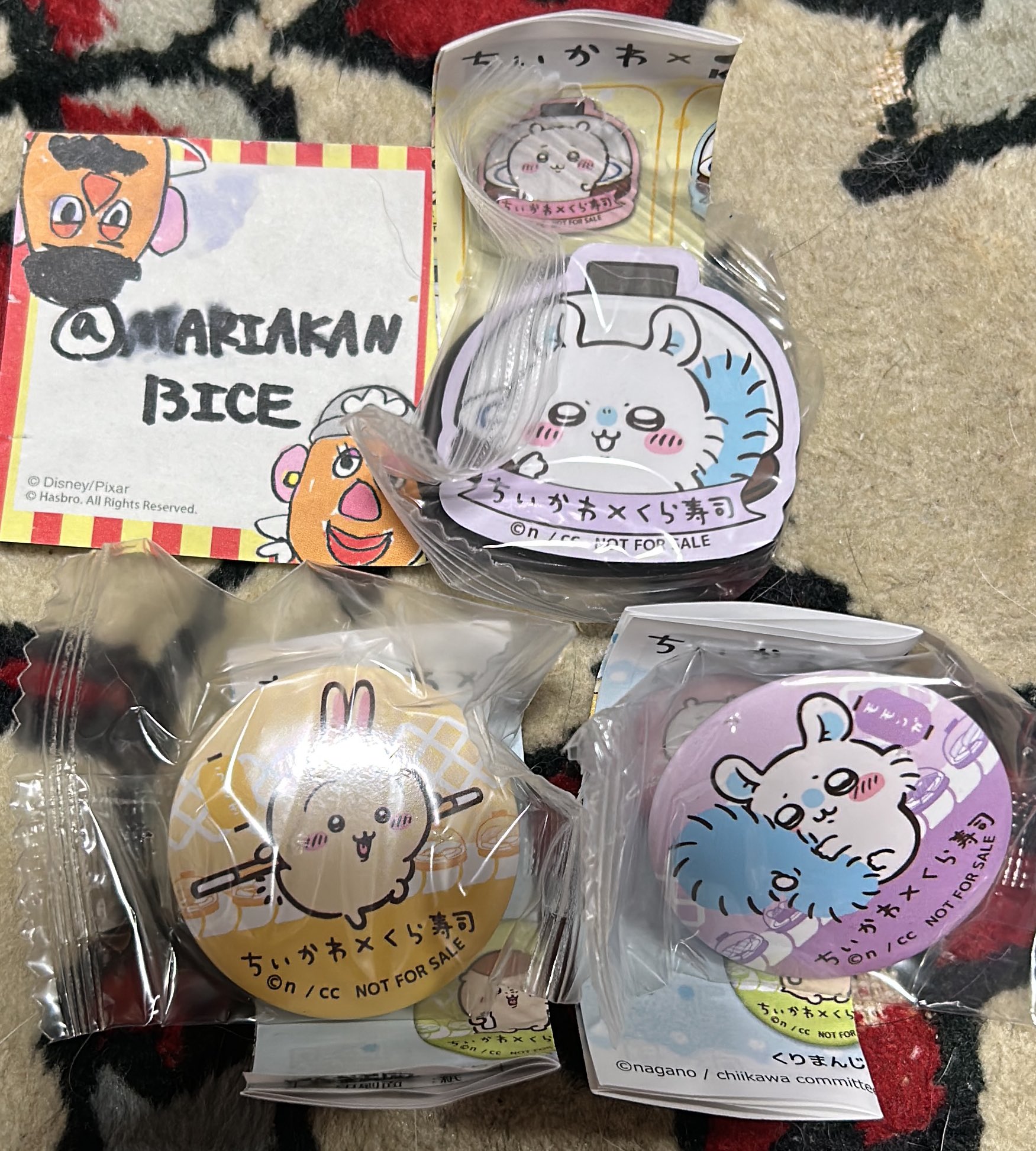モモンガです⸝‍⸝‍⸝‍♡.ᐟ.ᐟ.ᐟ ちいかわ◇モモンガ◇くら寿司 カード 缶バッジ◇2個セット