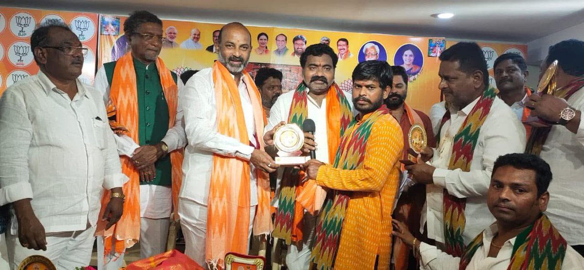 NethaBjp's tweet photo. కరీంనగర్ పార్లమెంట్ సభ్యులు కేంద్ర హోంశాఖ సహాయ మంత్రివర్యులు శ్రీ @bandisanjay_bjp అన్న గారికి హార్దిక జన్మదిన శుభాకాంక్షలు.🚩 https://t.co/RQqLv1PrTE