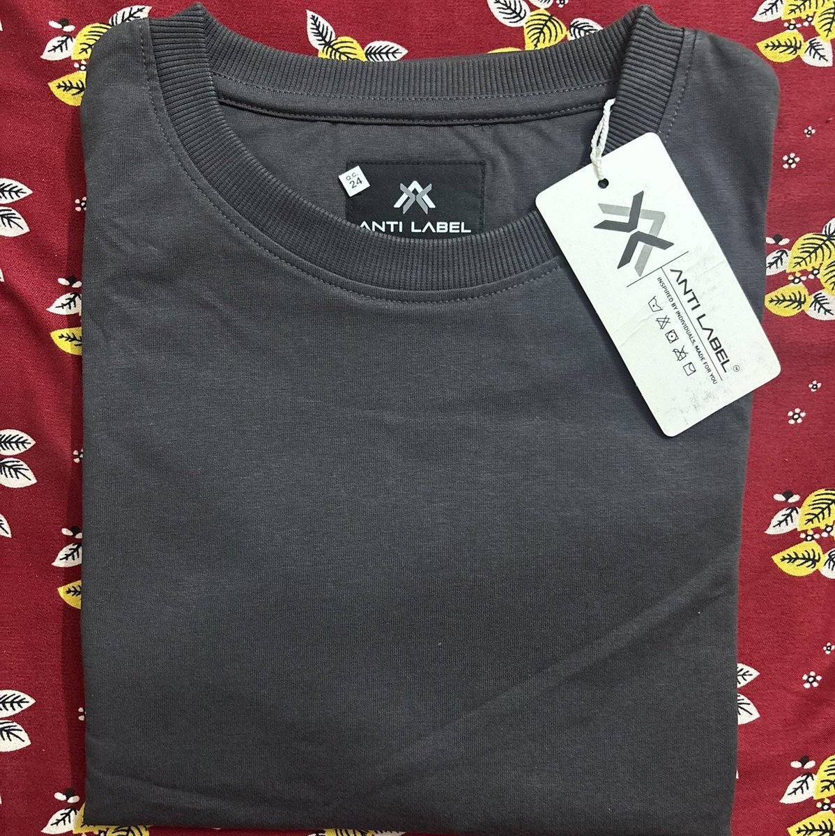 parth_chotai's tweet image. MASSIVE GIVEAWAY ALERT!
We're giving away 15 premium t-shirts before launch and we want you to put them to the test.
These t-shirts claim to deliver:
- No Fade
- No Tear
- Max Stretch
5 winners per claim. You’ll test one of the three, share your feedback, and help us validate…