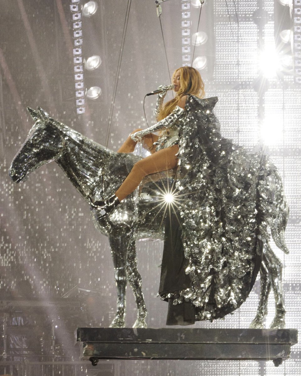 beyzhive's tweet image. cunty                                         cuntry