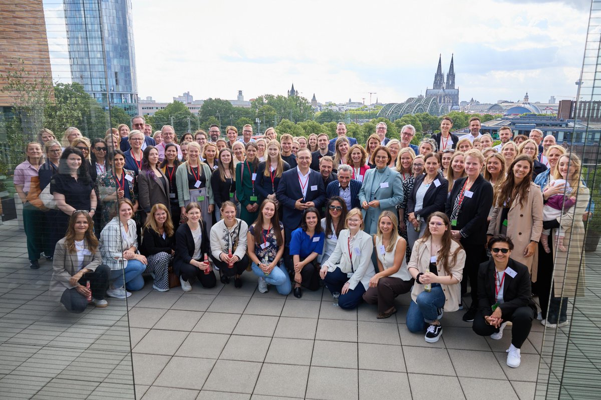Was für ein Abend: After-Work-Event bei Zurich in #Köln gemeinsam mit Female Resources und spannender Paneldiskussion zum Thema #MaleAllyship – und jede Menge offener Austausch.💬#femaleresources #Diversity #FemaleLeadership #TeamZurich