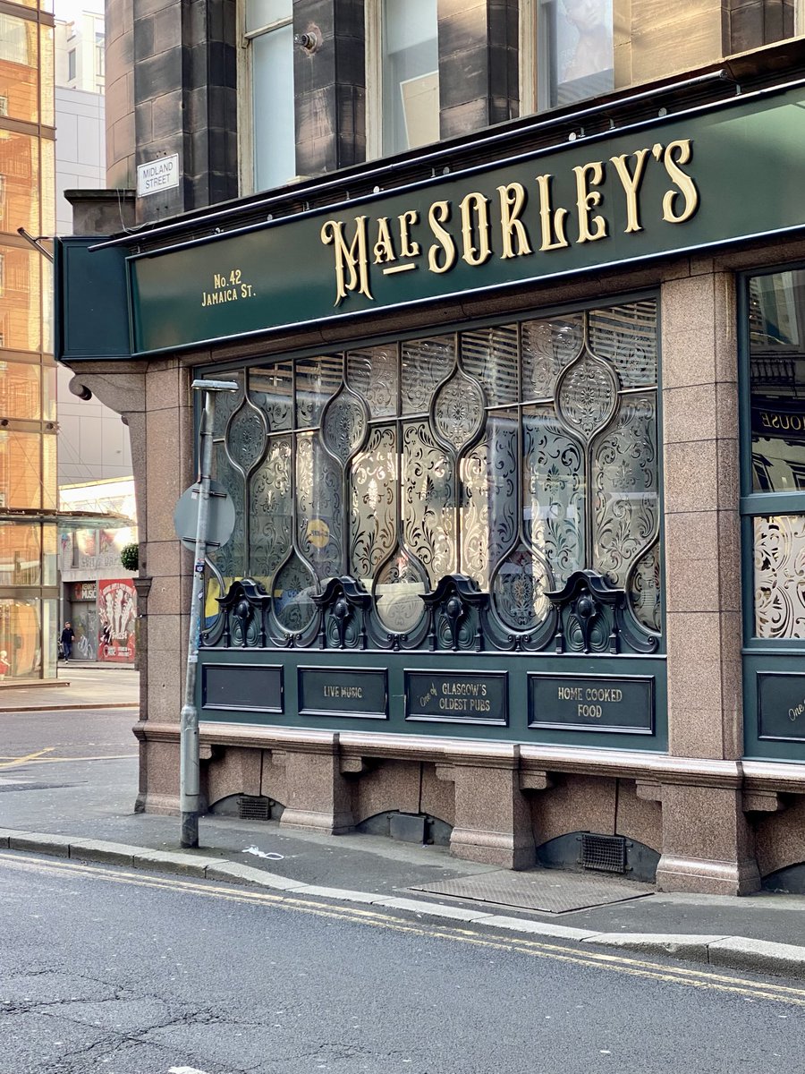 MurphyNiallGLA's tweet image. #MomentsOfBeauty in #Glasgow It’s Friday. It’s hot. Talking of pubs and thinking of the #GlasgowStyle facade architect George Bell designed for publican Philip MacSorley. If you look carefully you can still see the original acid etched cut glass and how it refracts the light 🥰!