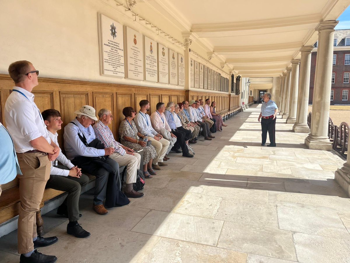Royal Engineers Association (@reacontroller) on Twitter photo 🇬🇧 Amazing day touring <a href="/RHChelsea/">Royal Hospital Chelsea</a> yesterday! 🇬🇧
A 50:50 mix of veterans & serving soldiers, including two from 20 Works Group (Air Support) & Diving School members.
Love seeing generations of Sappers united in such a historic place. 💂♂️
#RoyalEngineers #REA #SapperFamily 🇬🇧 Amazing day touring <a href="/RHChelsea/">Royal Hospital Chelsea</a> yesterday! 🇬🇧
A 50:50 mix of veterans & serving soldiers, including two from 20 Works Group (Air Support) & Diving School members.
Love seeing generations of Sappers united in such a historic place. 💂♂️
#RoyalEngineers #REA #SapperFamily