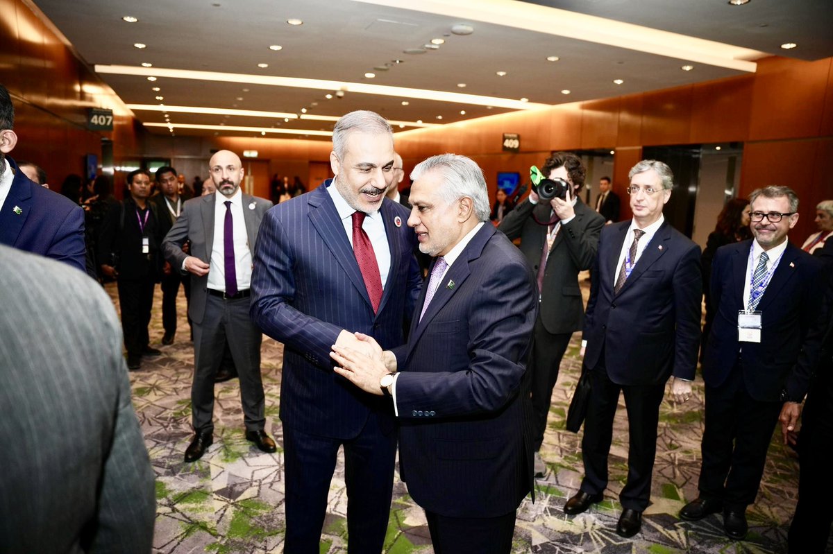 Ishaq Dar (@mishaqdar50) on Twitter photo Glad to meet my brother <a href="/HakanFidan/">Hakan Fidan</a>, Foreign Minister of Türkiye, on the sidelines of the 32nd #ARF Ministerial Meeting. We had a warm exchange on our deep-rooted ties and reaffirmed our shared commitment to further strengthening our bilateral cooperation. Glad to meet my brother <a href="/HakanFidan/">Hakan Fidan</a>, Foreign Minister of Türkiye, on the sidelines of the 32nd #ARF Ministerial Meeting. We had a warm exchange on our deep-rooted ties and reaffirmed our shared commitment to further strengthening our bilateral cooperation.