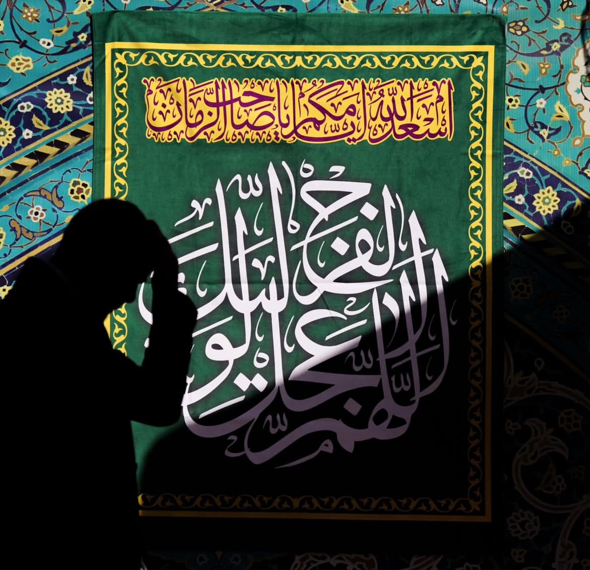 فرمان امام جعفر صادق ص 

“جب کبھی راستہ بھٹک جاؤ ( مشکلات میں پھنس جاؤ) انہیں (امام مھدی عج) کو آواز دو “ یا صالح” کہو 
یا کہو “یا ابا صالح” ہمیں صحیح راہ کی ہدایت کریں تاکہ خدا تم پر رحم کرۓ” 

من لا یحضرہ الفقیہ