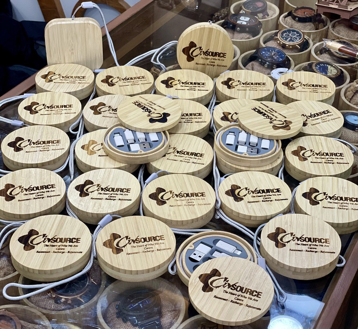 glarearmani's tweet image. Wood Charger Pack 

Connect with Nature and Tech
Who says tech can&apos;t be beautiful? This bamboo cable organizer keeps you charged, connected, and organized — sustainably. #WoodenTech #EcoSmart

Price:55,000ugx 

WhatsApp:0707267566/@glarearmani 

Deliveries can be made