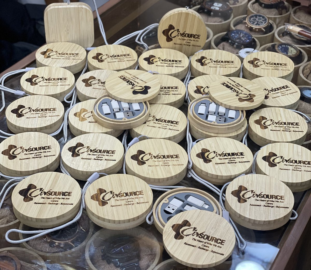 glarearmani's tweet image. Wood Charger Pack 

Connect with Nature and Tech
Who says tech can&apos;t be beautiful? This bamboo cable organizer keeps you charged, connected, and organized — sustainably. #WoodenTech #EcoSmart

Price:55,000ugx 

WhatsApp:0707267566/@glarearmani 

Deliveries can be made