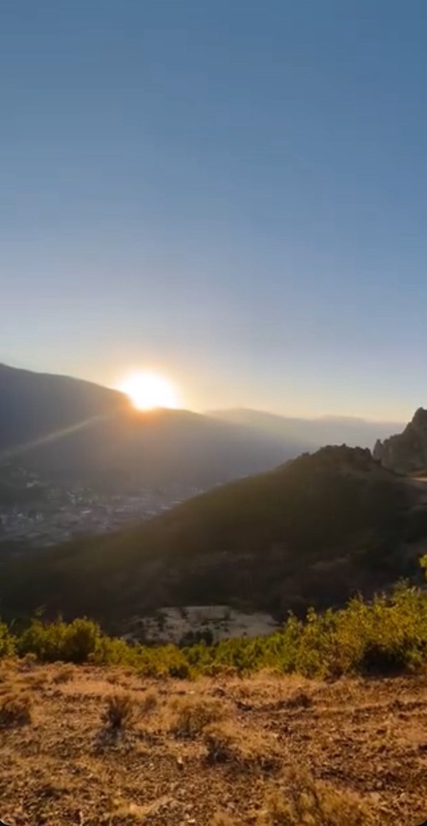 Güneşin doğduğu her ufukta,umuda giden bir yol mutlaka vardır.Mutlu, sağlıklı,bereketli,huzurlu ve hayırlı bir gün geçirmeniz dileğiyle…Hayırlı Cumalar