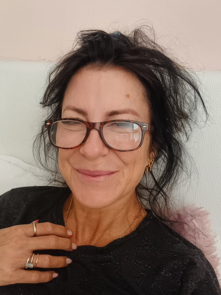 I've woken up early today (well, early for me lol) messy hair, i don't care and decided to get into bed with my 18 year old with my MCT oil coffee. I love a slow morning on my terms...

It's the little things that we are to be grateful for... being present is key. No past, no