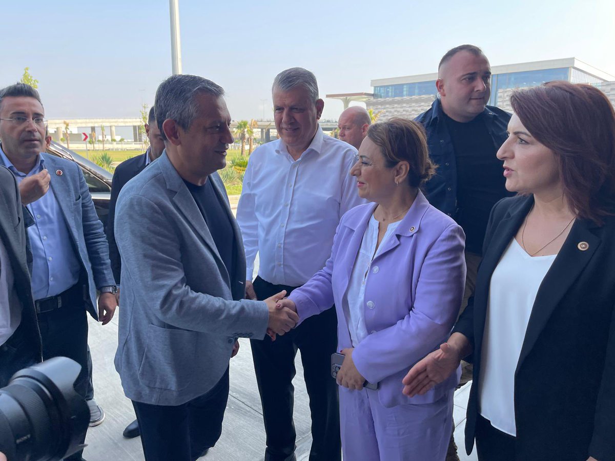 Zeydan Karalar Başkanımız ve siyasi tutsak yol arkadaşlarımız için düzenlenen hafızalara kazınan Adana mitingine katılan Genel Başkanımız Sayın Özgür Özel'i havaalanından uğurladık. 
Yolunuz açık olsun.