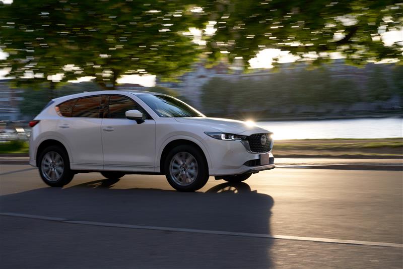 carsensor's tweet image. 新型マツダ CX-5が発表されましたね!カーセンサーらしく(?)、歴代モデルの最新中古車事情をお届け👀
●2代目(2016年12月~)
・平均価格:232.9万円
・価格帯:23.8万円~420 万円
・流通台数:3424台💡
●初代(2012年2月~2016年11月)
・平均価格:84.2万円🚗
・価格帯:34.6万円~205 万円…