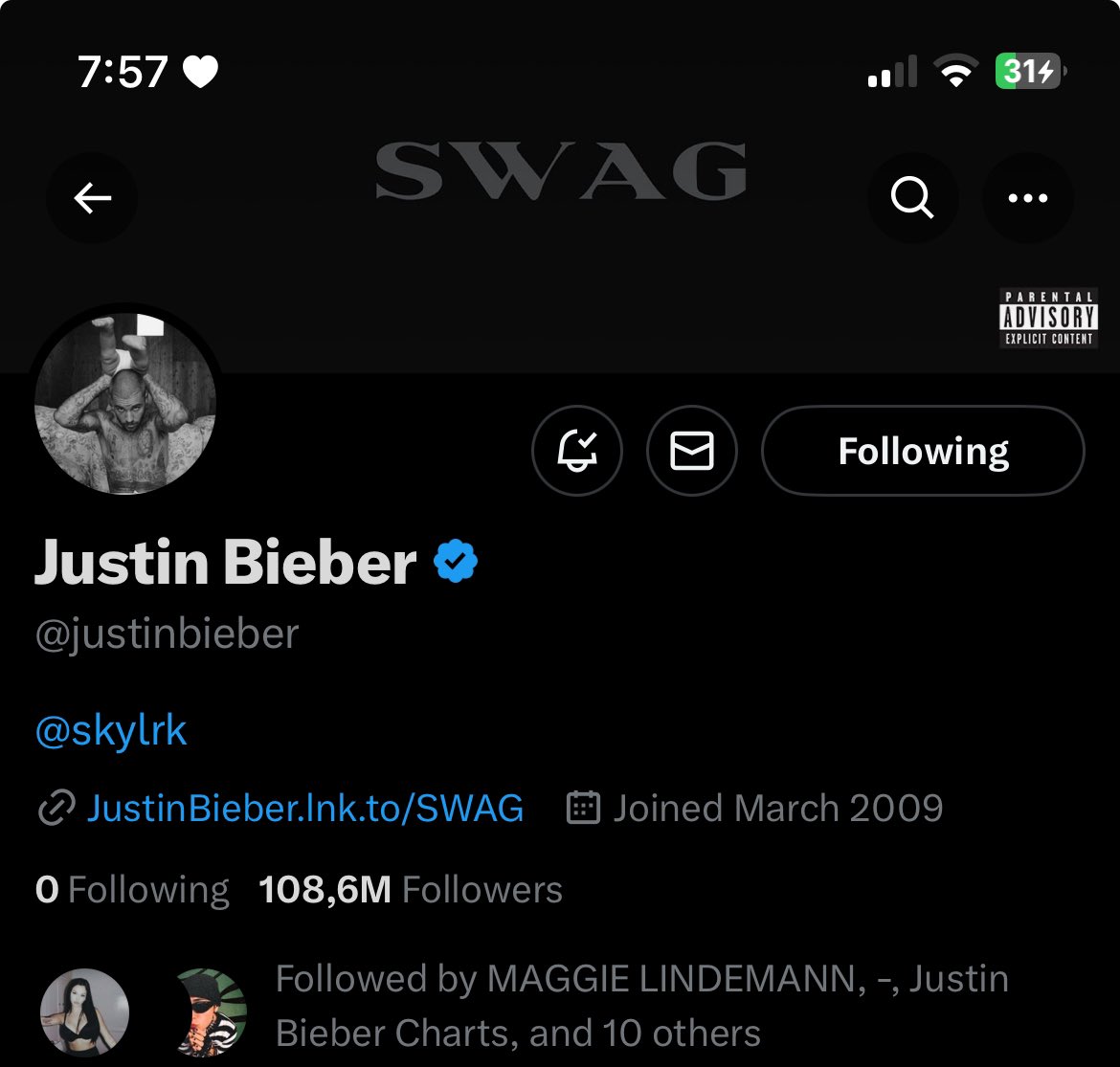 llilbieber's tweet photo. does it ever drive you crazy, just how fast the night changes? @justinbieber https://t.co/1CRat0P4OD