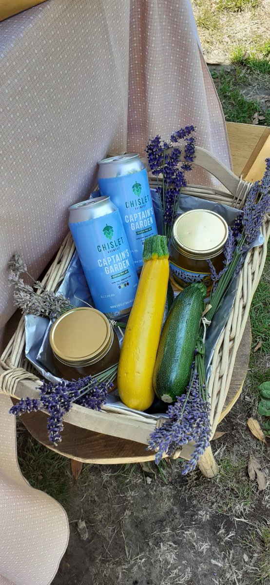 The moment the King received some Chislet Brewery 'Captain's Garden' Pale Ale ( made with Deal Hop Farm community hops from 2024 harvest) at the Captain's Garden at Deal Castle

#communityhops #hops #hops25