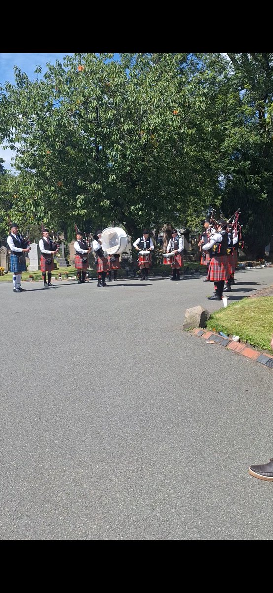BCM_Funerals's tweet photo. What a truly touching tribute yesterday.
The sound of so many bagpipers created a powerful and emotional farewell — a send-off that spoke volumes about the impact Graham had on everyone around him.
Rest in peace, 
#Bagpiper #bagpipers #bagpipes #funeral #Middleton #Crematorium https://t.co/QGckHdj30e
