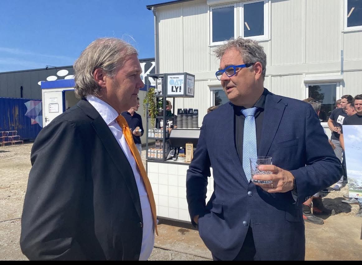 De Zoetermeerse VVD (@vvdzoetermeer) on Twitter photo Op 10 juli is officieel gestart met de bouw van het modernste Ć©n hoogste Van der Valk Hotel van Nederland, in Zoetermeer! Tijdens de ceremonie noemde VVD-wethouder Jan <a href="/iedema/">Jan Iedema | Wethouder Zoetermeer</a> het āeen mijlpaal in de gebiedsontwikkeling van De Entreeā. zoetermeersdagblad.nl/Lokaal/mooiste⦠Op 10 juli is officieel gestart met de bouw van het modernste Ć©n hoogste Van der Valk Hotel van Nederland, in Zoetermeer! Tijdens de ceremonie noemde VVD-wethouder Jan <a href="/iedema/">Jan Iedema | Wethouder Zoetermeer</a> het āeen mijlpaal in de gebiedsontwikkeling van De Entreeā. zoetermeersdagblad.nl/Lokaal/mooisteā¦