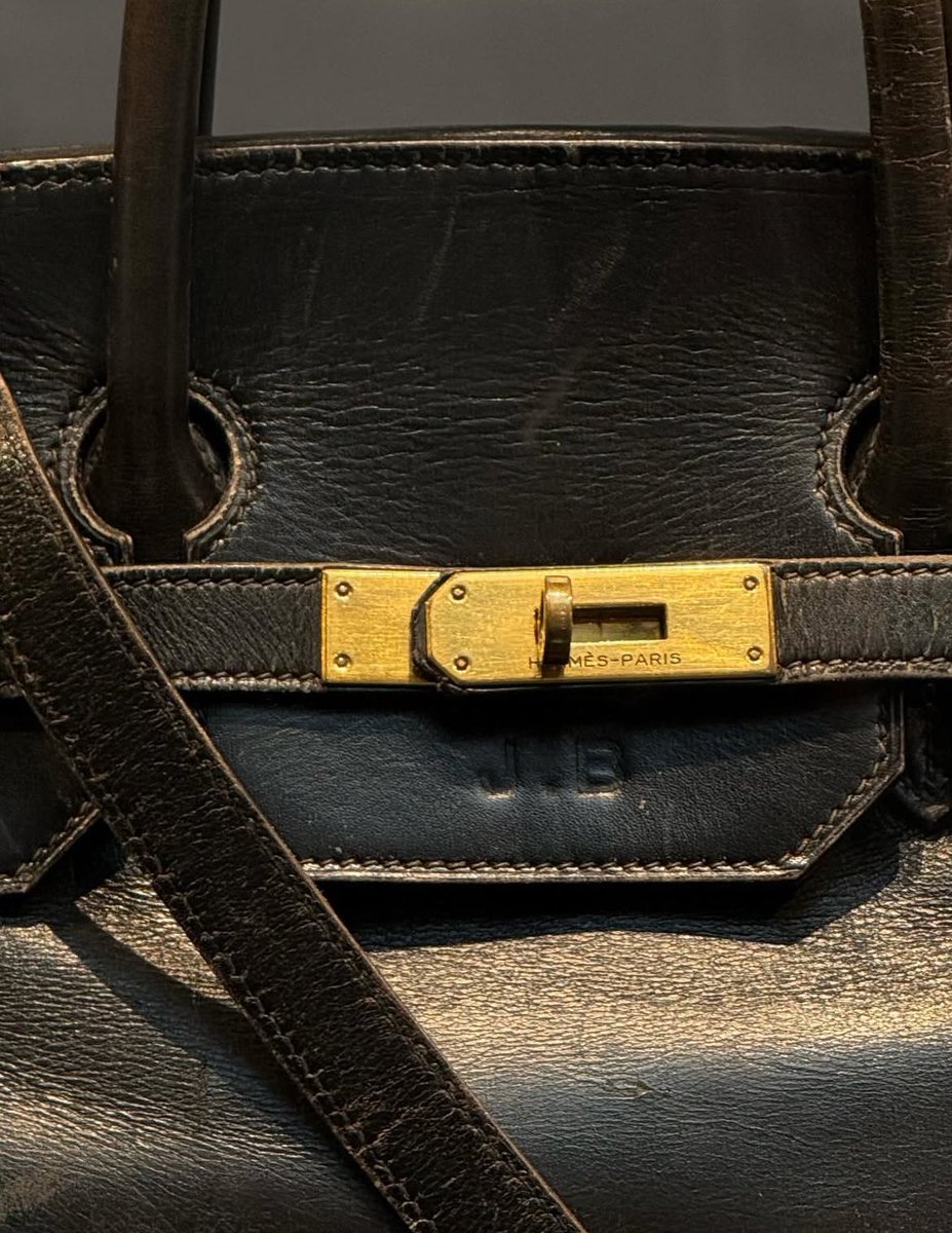 badestoutfit's tweet image. the original birkin bag made for jane birkin by hermès in 1985 just sold for 7million€ at sotheby’s paris