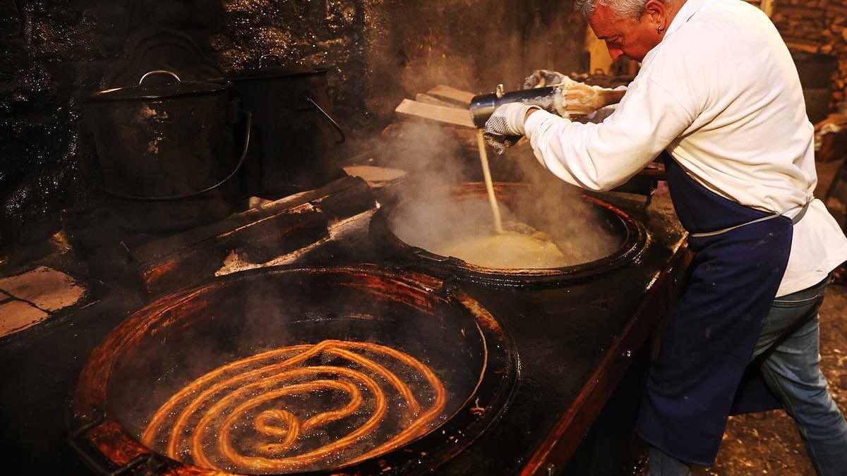 microBIOblog's tweet image. Día 11: la Mañueta, la ciencia del churro perfecto
Ciencia y curiosidades en #SanFermin 

linkedin.com/posts/ignacio-…