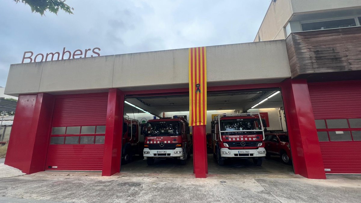 Des del parc de bombers de Begues, lamentem la mort del company de EPAF <a href="/bomberscat/">Bombers</a>, en el foc de Paüls, volem també fer arribar els nostres condols, a la família amics i companys d'aquest bomber. #Catalunya #Begues.