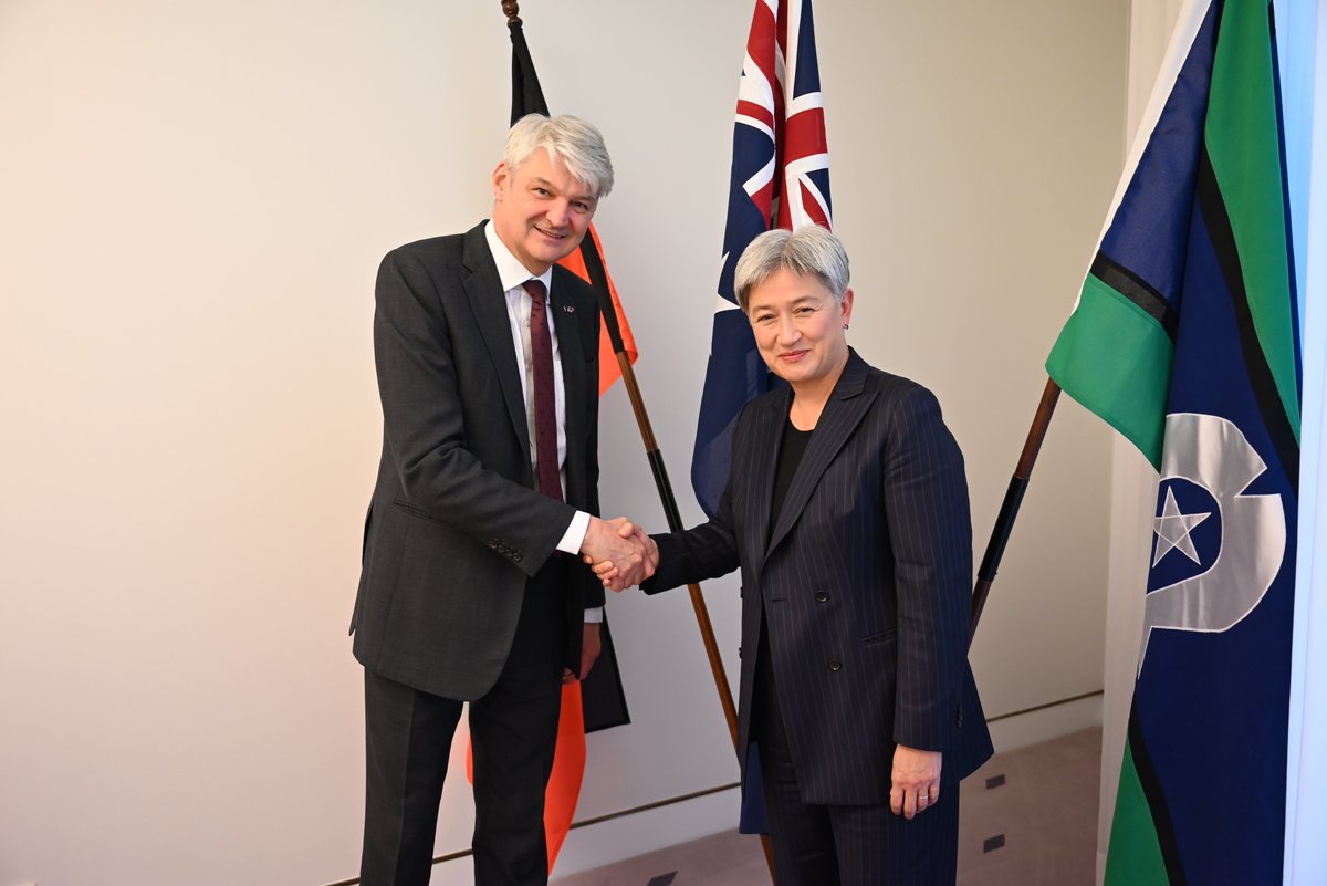 UK in Australia π¬π§π¦πΊ (@ukinaustralia) on Twitter photo This week, the π¬π§'s Special Representative for #AUKUS, Sir Stephen Lovegrove, visited Canberra and Perth to meet defence, industry partners and government officials.
Discussing the importance of the #AUKUS relationship with key partners and the commitment of the UK. π¬π§π€π¦πΊπ€πΊπΈ This week, the π¬π§'s Special Representative for #AUKUS, Sir Stephen Lovegrove, visited Canberra and Perth to meet defence, industry partners and government officials.
Discussing the importance of the #AUKUS relationship with key partners and the commitment of the UK. π¬π§π€π¦πΊπ€πΊπΈ