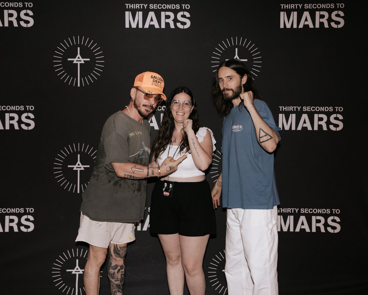 delicate point of view.♡ (@tinafrommars) on Twitter photo Gli ho mostrato la frase che ho inciso sul mio braccio, grazie a loro.
Jared con un sorriso enorme che mi dice “oh, nice” e Shannon che si avvicina per guardarlo meglio.
“In defense of our dreams”, sempre.
Grazie <a href="/30SECONDSTOMARS/">THIRTY SECONDS TO MARS</a> di farmi sentire viva. ♥️
Alla prossima ✨ Gli ho mostrato la frase che ho inciso sul mio braccio, grazie a loro.
Jared con un sorriso enorme che mi dice “oh, nice” e Shannon che si avvicina per guardarlo meglio.
“In defense of our dreams”, sempre.
Grazie <a href="/30SECONDSTOMARS/">THIRTY SECONDS TO MARS</a> di farmi sentire viva. ♥️
Alla prossima ✨