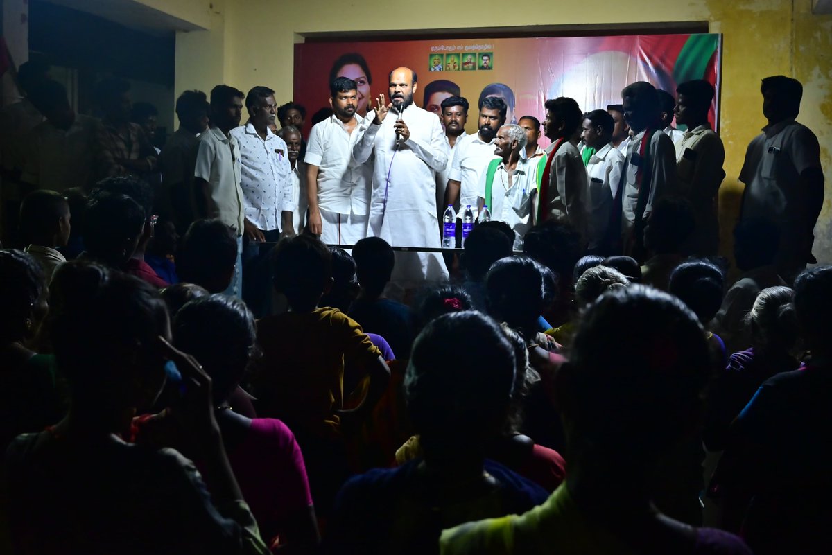 நேற்று, திண்டுக்கல்லில் ஆகஸ்ட் 24 அன்று நடைபெறவுள்ள 25-வது ஆண்டு வெள்ளி விழா மற்றும் சமூக-சமத்துவ மாநாடு தொடர்பாக, மக்கள் சந்திப்பு சுற்றுப்பயணத்தின் ஒரு அங்கமாக, சிவகங்கை வடக்கு மாவட்டத்தின் முருக்கப்பட்டி பகுதியில் நடைபெற்ற மக்கள் சந்திப்பு நிகழ்வில் பங்கேற்றேன்.