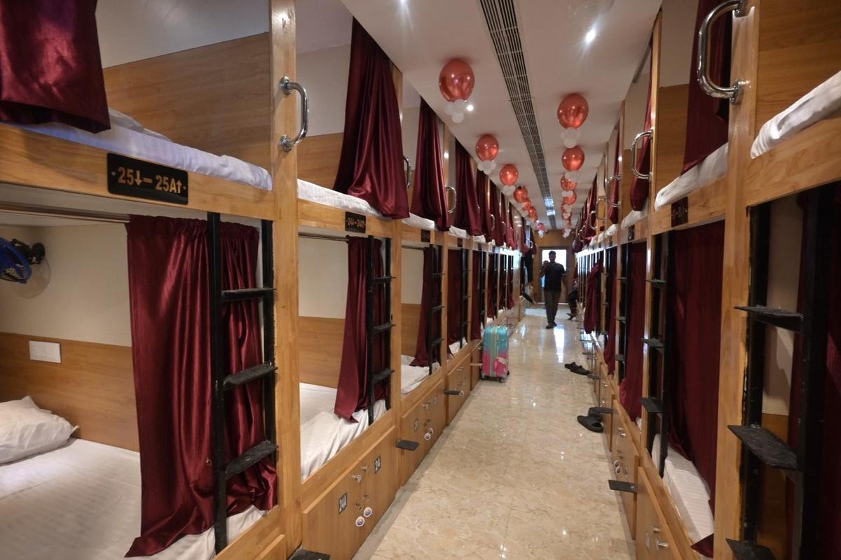 Indianinfoguide's tweet photo. 🚨First ‘sleeping pod’ facility of ECoR zone inaugurated at Visakhapatnam railway station. https://t.co/oR8H22sDB1