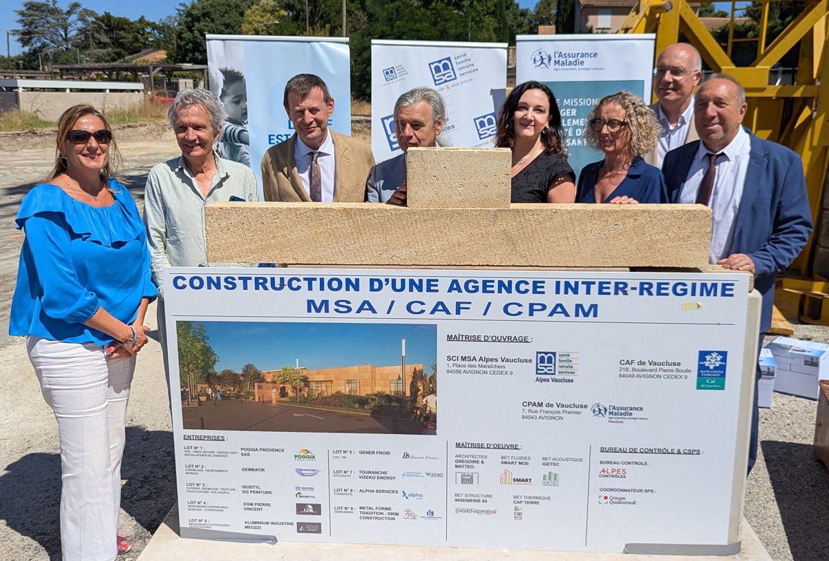 🏗️Le 09/07 à Carpentras, pose de la 1ʳᵉ pierre de la future agence inter-régimes MSA, CPAM, Caf : un service public plus accessible et lisible. Une coopération concrète alors que la Sécurité sociale fête cette année ses 80 ans. 
🔎 
linkedin.com/feed/update/ur…
