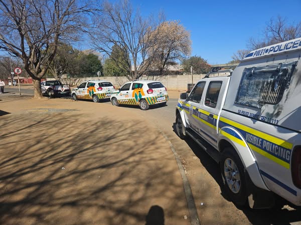 JacquesBroodryk's tweet image. 🚨 Arrest in Universitas: Dagga stash uncovered by AfriForum neighbourhood watch. Suspect linked to drug dealing arrested. Thanks to SAPD Parkweg, ITR & AfriForum911 for swift action! #CrimeWatch