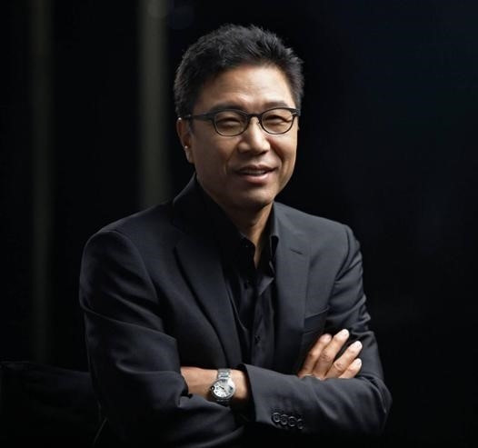 .<a href="/SMTOWNGLOBAL/">SMTOWN</a> founder Lee Soo-man’s Blooming Grace is set to launch "Blooming Talk," a global AI-powered fan platform with NFT features. Designed to connect artists and fans like never before, it’s gearing up to redefine fan engagement worldwide. The future of K-pop fandom is