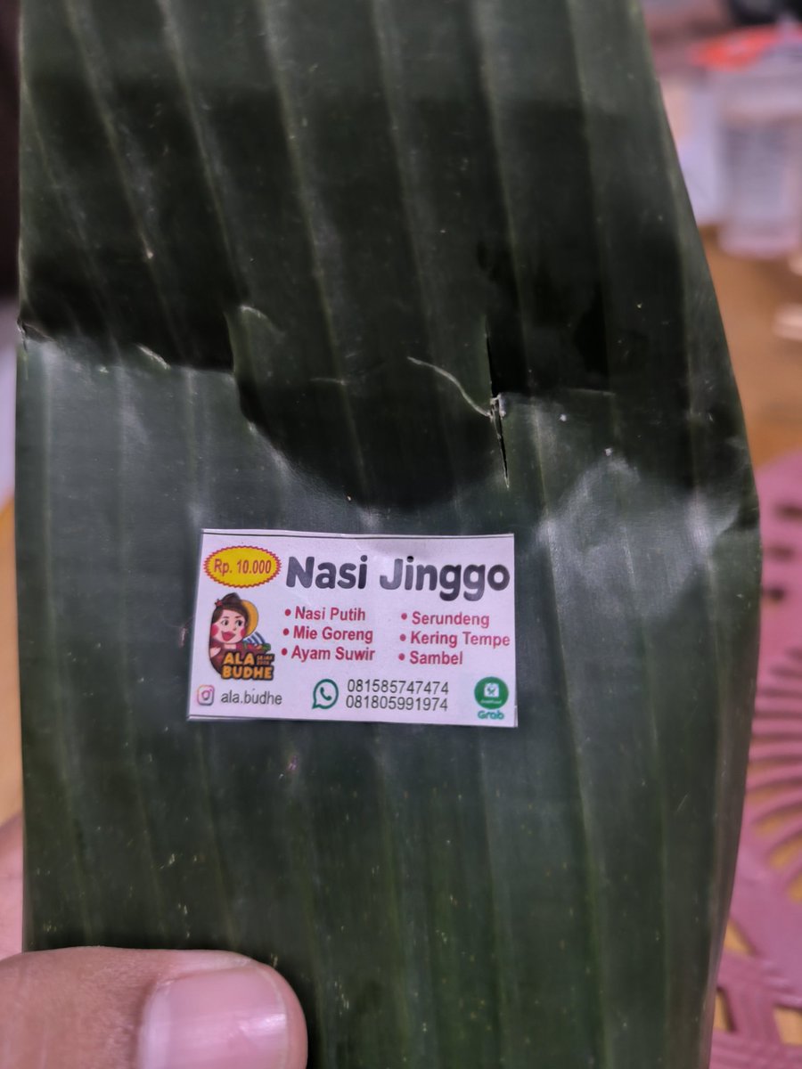 Saat dunia di bawah ancaman perang nuklir, di Sidoarjo masih ada nasibungkus enak harga 10rb.