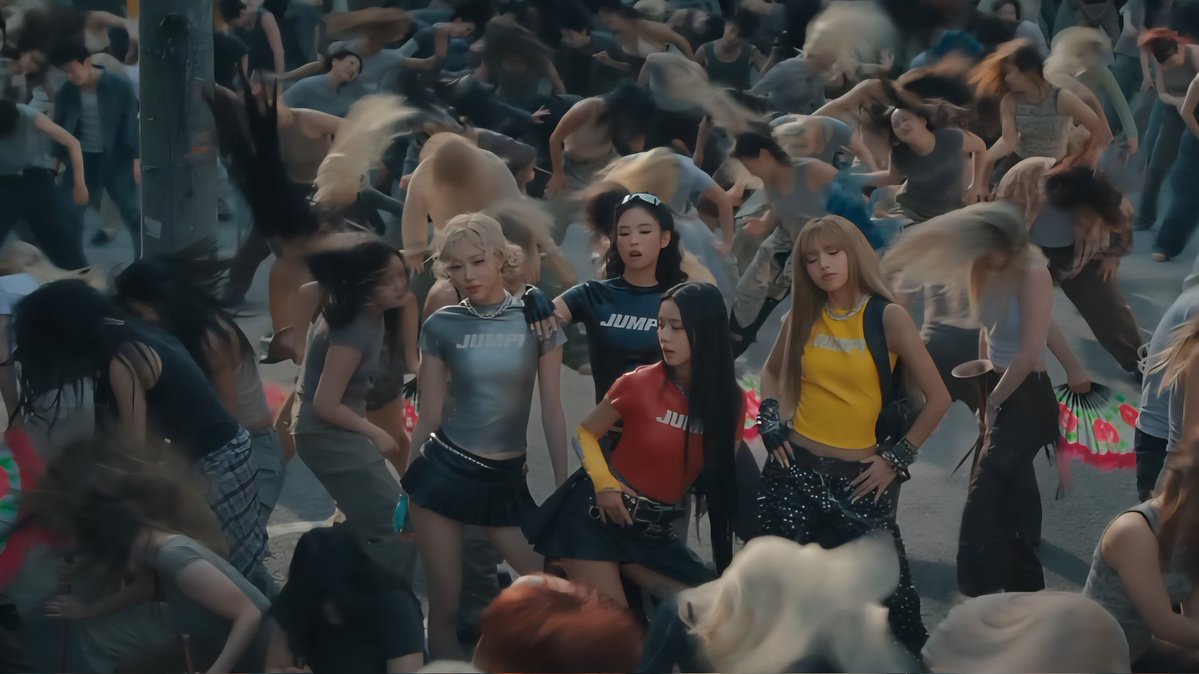 sudsapda's tweet image. ในที่สุด MV ใหม่ของ 4 สาว ”BLACKPINK” ก็ปล่อยออกมาให้บลิ๊งค์ทั่วโลกได้ชม 🖤💖 “JUMP” เพลงแนวใหม่ แบบสับๆ เน้นเต้นตามฟีลโยกแบบมันส์ๆ ส่วนมู้ด MV คือดี แต่ละซีนแปลกแหวกแนวชนิดที่ดูแล้ว ว้าวมาก คาดไม่ถึงในหลายๆ ซีน ไปดู ไปกรี๊ด ไปชื่นชม
#BLACKPINKCOMEBACK #JUMPwithBLACKPINK