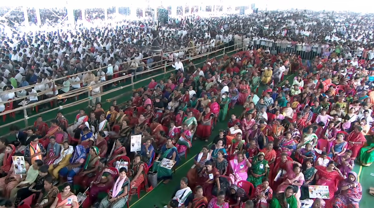 People Waiting For Arrival of <a href="/RahulGandhi/">Rahul Gandhi</a> &amp; <a href="/kharge/">Mallikarjun Kharge</a> in Bhubaneswar